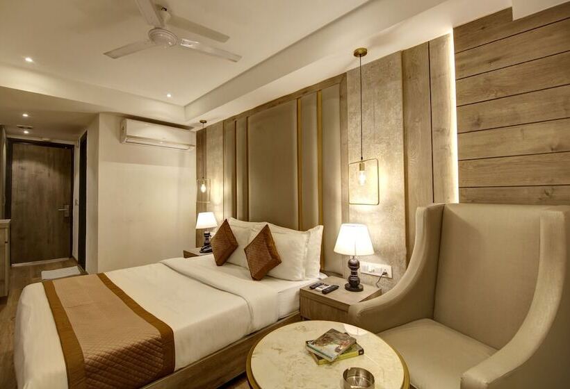 Отель Town Pallace Inn