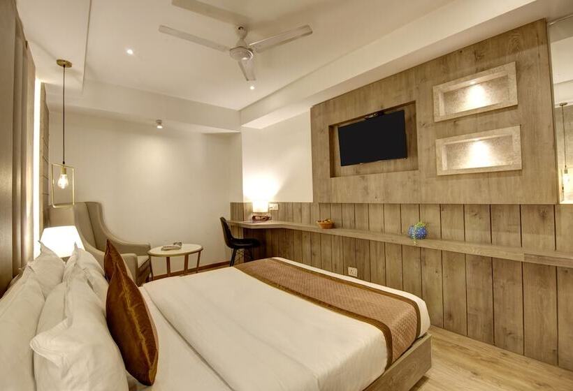 Отель Town Pallace Inn