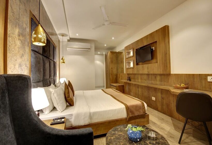 Отель Town Pallace Inn