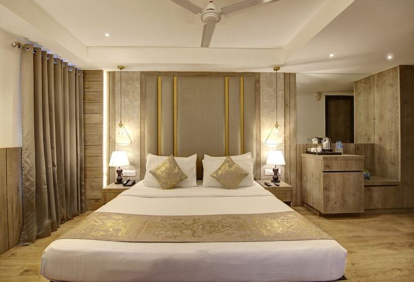 Отель Town Pallace Inn