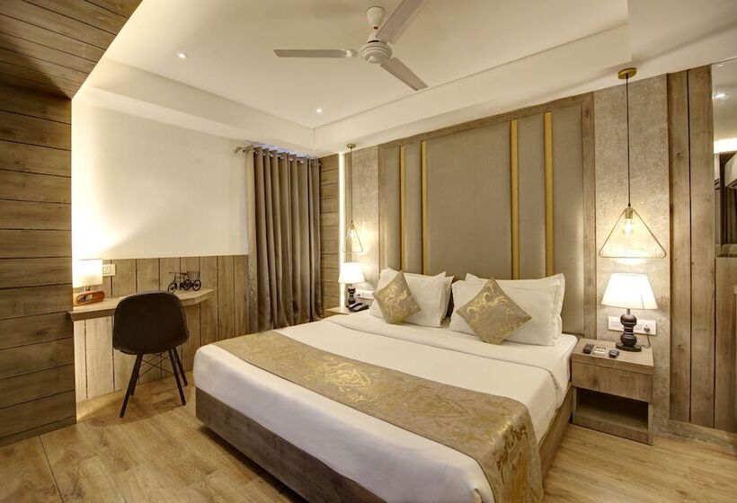 Отель Town Pallace Inn