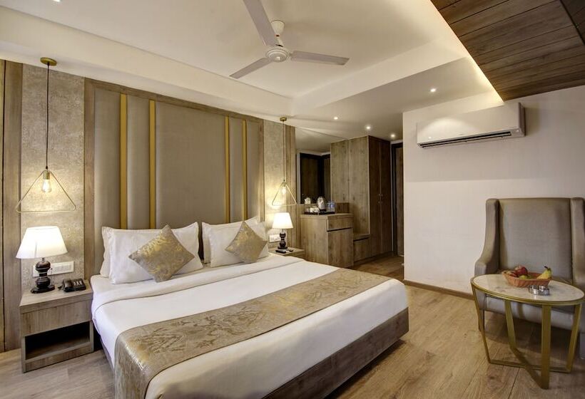 Отель Town Pallace Inn