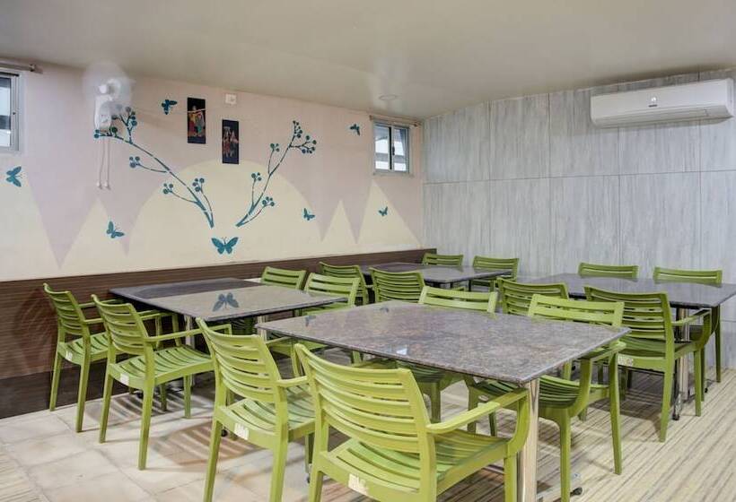 호텔 Treebo Golden Inn, 700 Mtrs From Promenade Beach