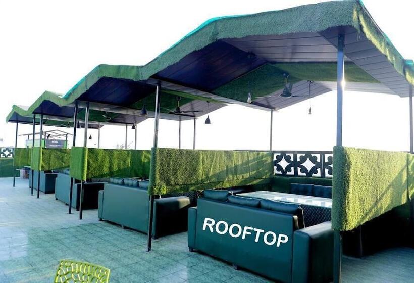 Отель Tulsi Garden Near Prem Mandir Vrindavan