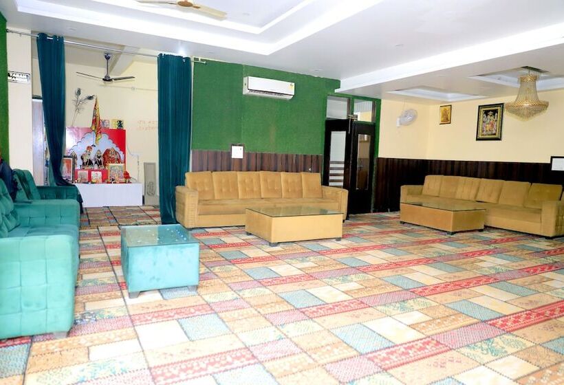 Отель Tulsi Garden Near Prem Mandir Vrindavan