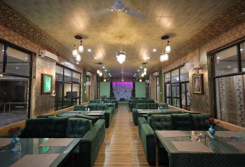 Отель Tulsi Garden Near Prem Mandir Vrindavan