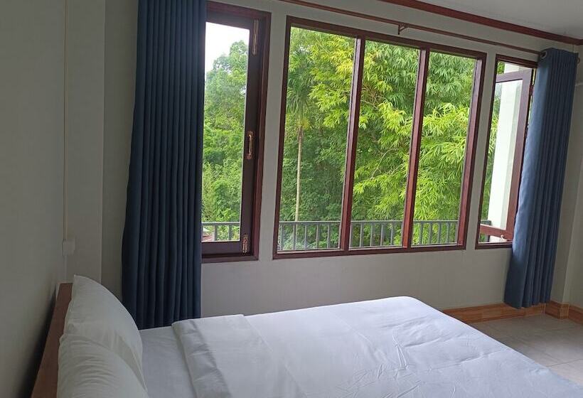 Отель Vang Vieng Champa