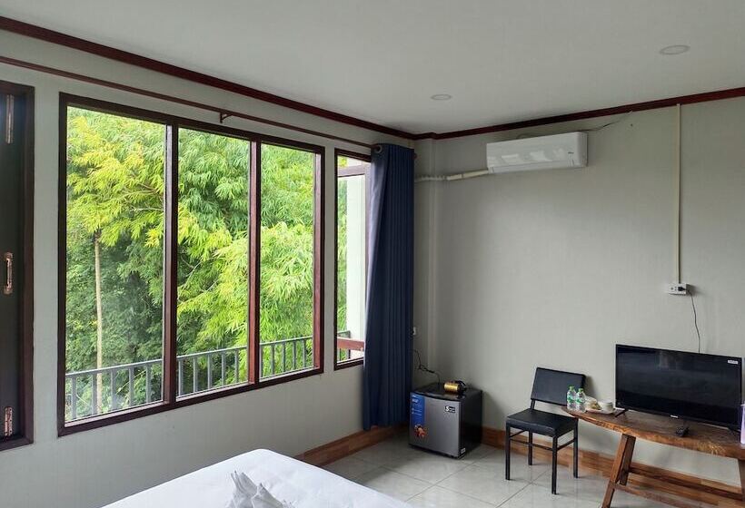 Отель Vang Vieng Champa