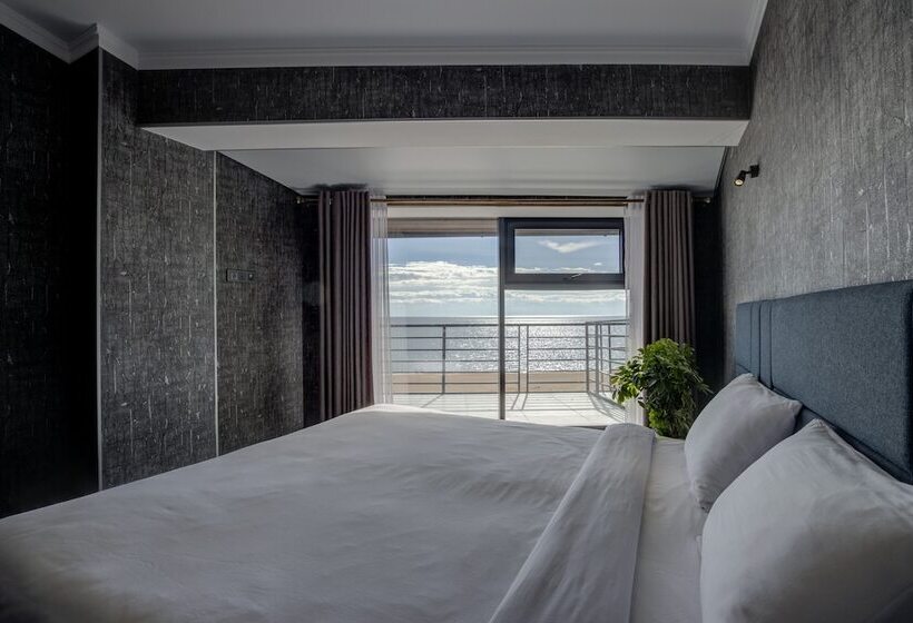 هتل Vzmorie Resort