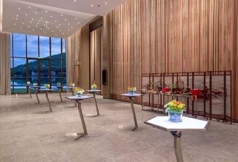 Hualuxe Hotels And Resorts Sanya Yalong Bay Resort, An Ihg