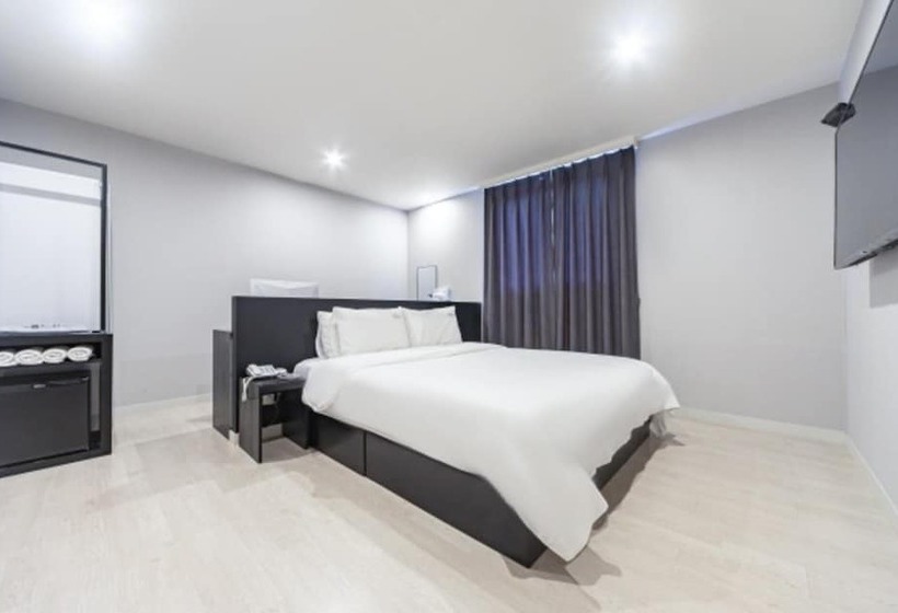 فندق على الطريق Changwon Myeongseodong Hotel Laon