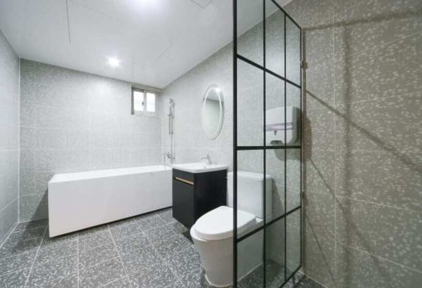 فندق على الطريق Changwon Myeongseodong Hotel Laon