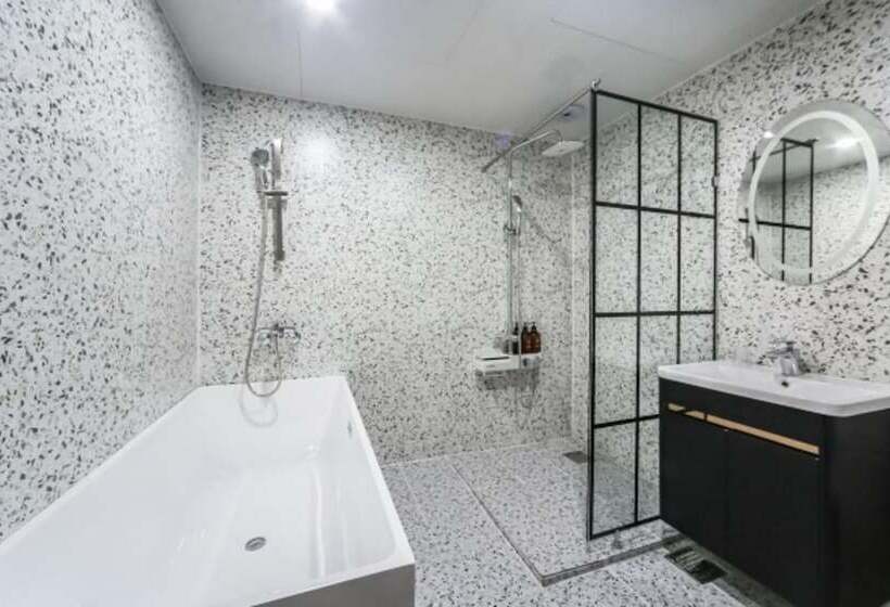 فندق على الطريق Changwon Myeongseodong Hotel Laon