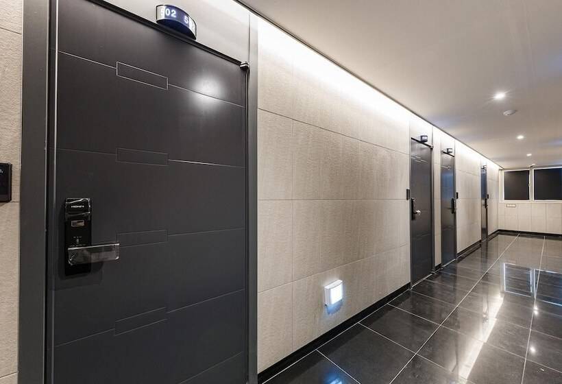 מוטל Cheonan Sothebys