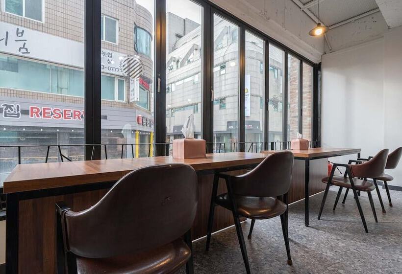 מוטל Cheonan Sothebys