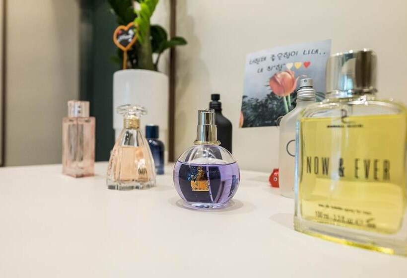 מוטל Cheonan Sothebys