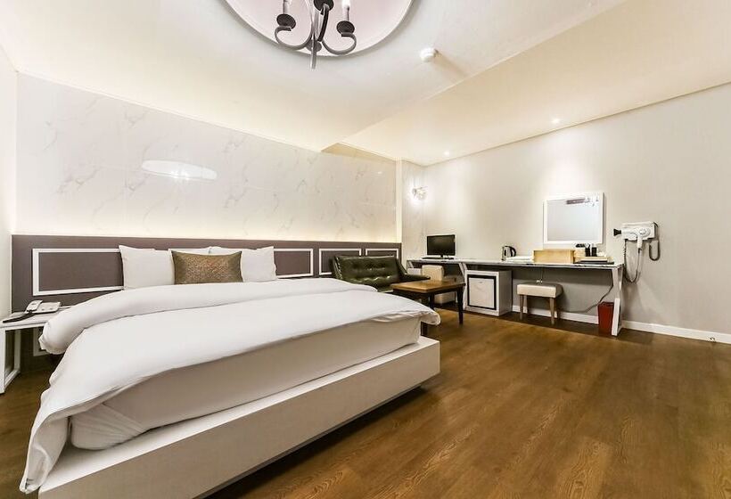 모텔 Gyeongsan Shwimpyo