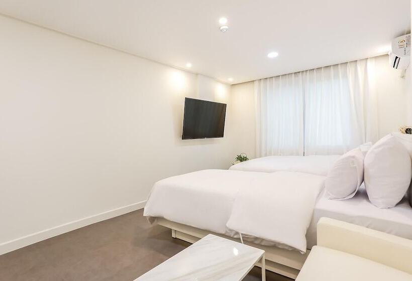 فندق على الطريق Sokcho Hotel Foret