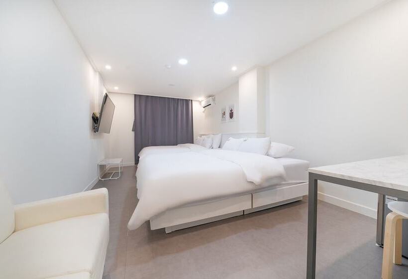 فندق على الطريق Sokcho Hotel Foret