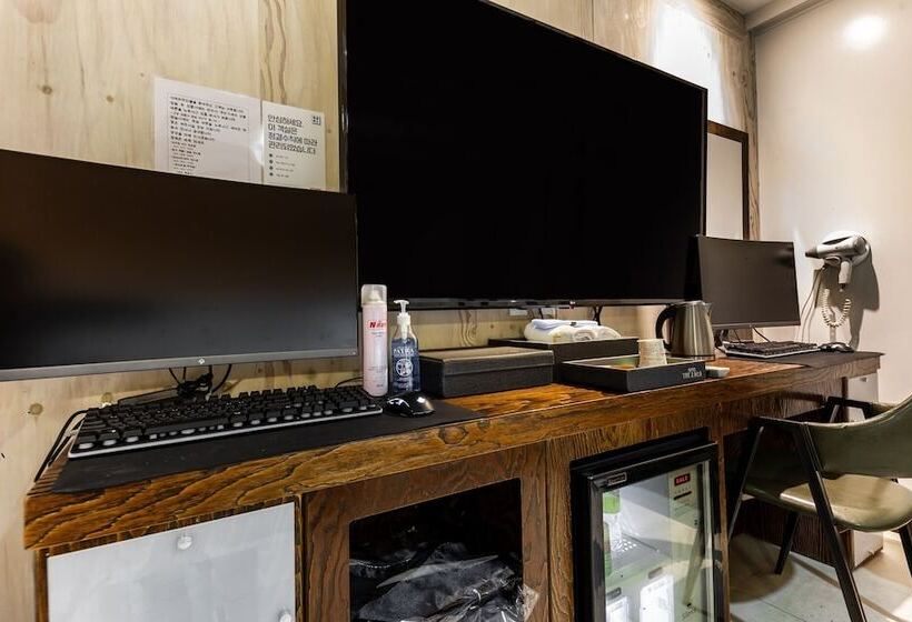 모텔 Voice The Zara Drive In