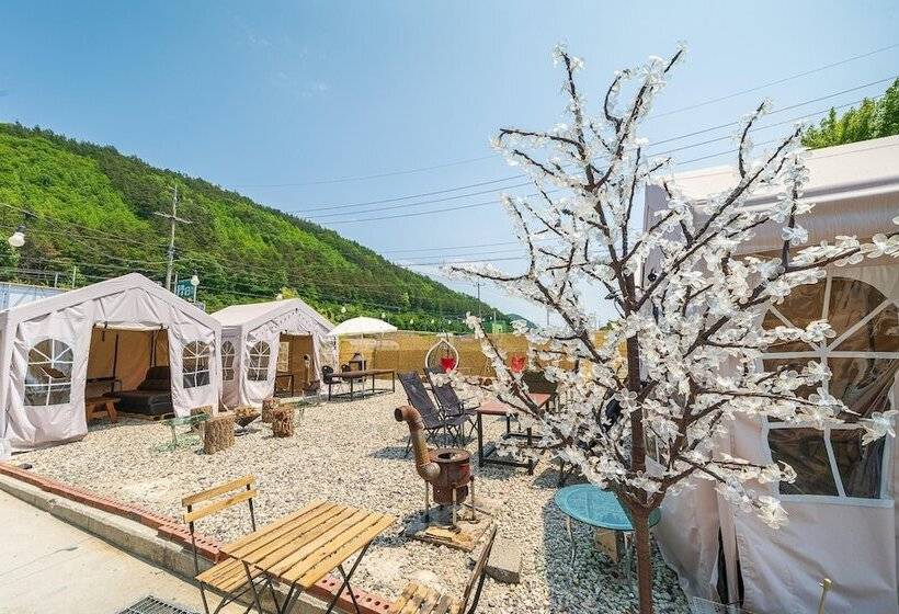 فندق على الطريق Wanju Healing