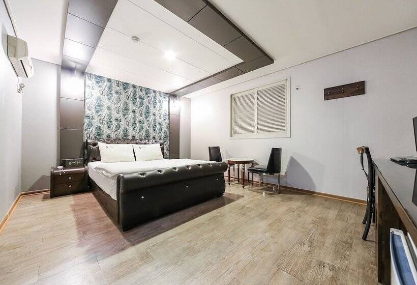 فندق على الطريق Yeungnam University Autumn Tale