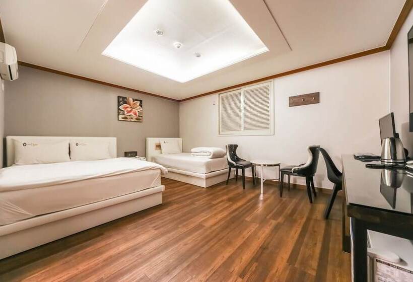 فندق على الطريق Yeungnam University Autumn Tale