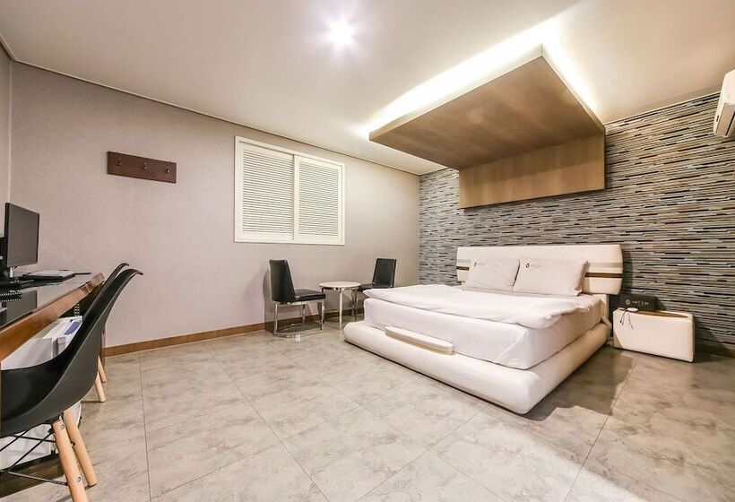 فندق على الطريق Yeungnam University Autumn Tale