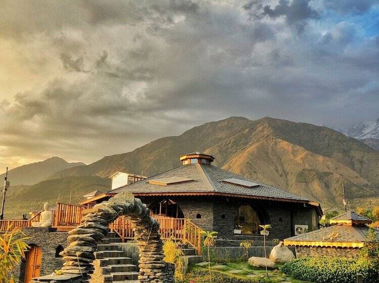 منتجع Osho Himalayas