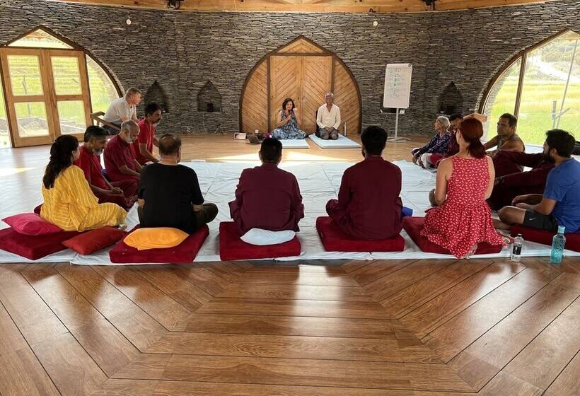 منتجع Osho Himalayas