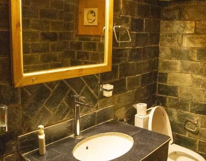 منتجع Osho Himalayas