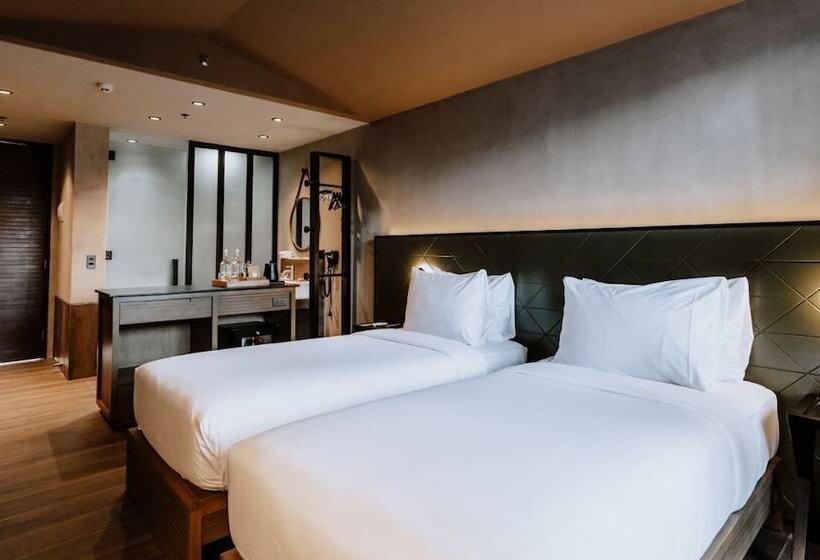 استراحتگاه The Funny Lion   El Nido