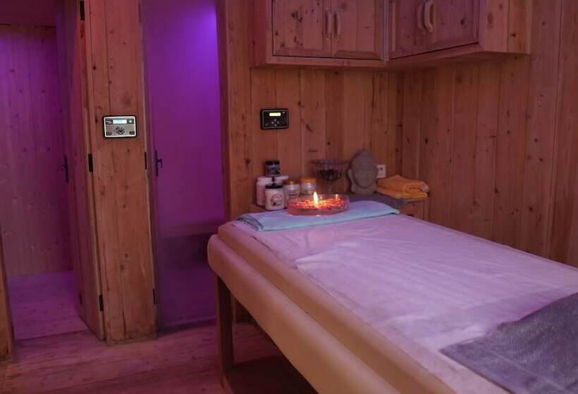 אתר נופש The Shahanshahi