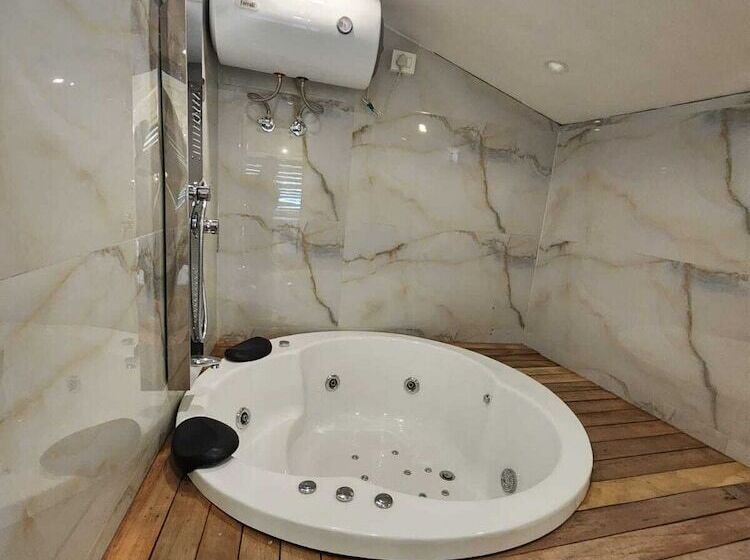 אתר נופש The Shahanshahi