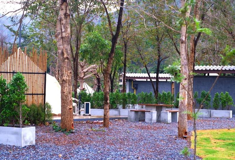 אתר נופש The Wild Khao Yai   Glamping