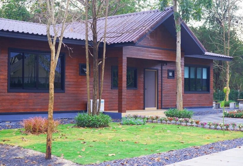 אתר נופש The Wild Khao Yai   Glamping