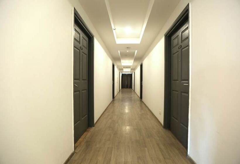 فندق Golden World