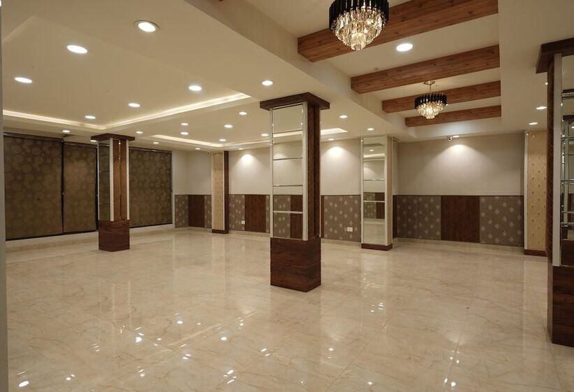 The Golden Crown Hotel Banquet & Cafe