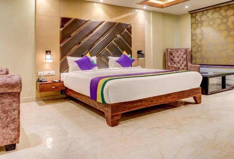 The Golden Crown Hotel Banquet & Cafe