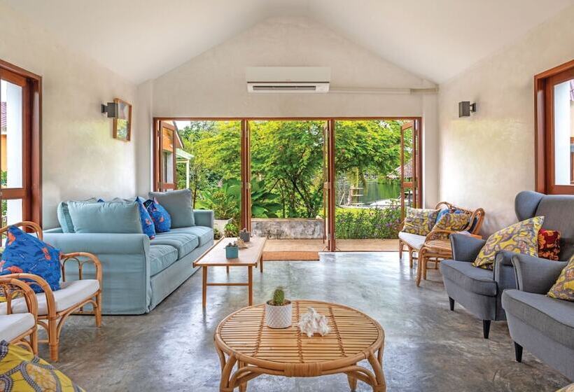 The Little White Bird Traveller Hostel