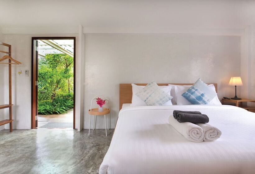 The Little White Bird Traveller Hostel