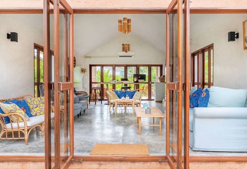 The Little White Bird Traveller Hostel