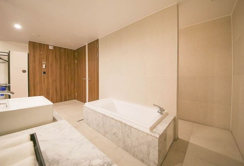 Wall Hotel Cheonan Cheongsu