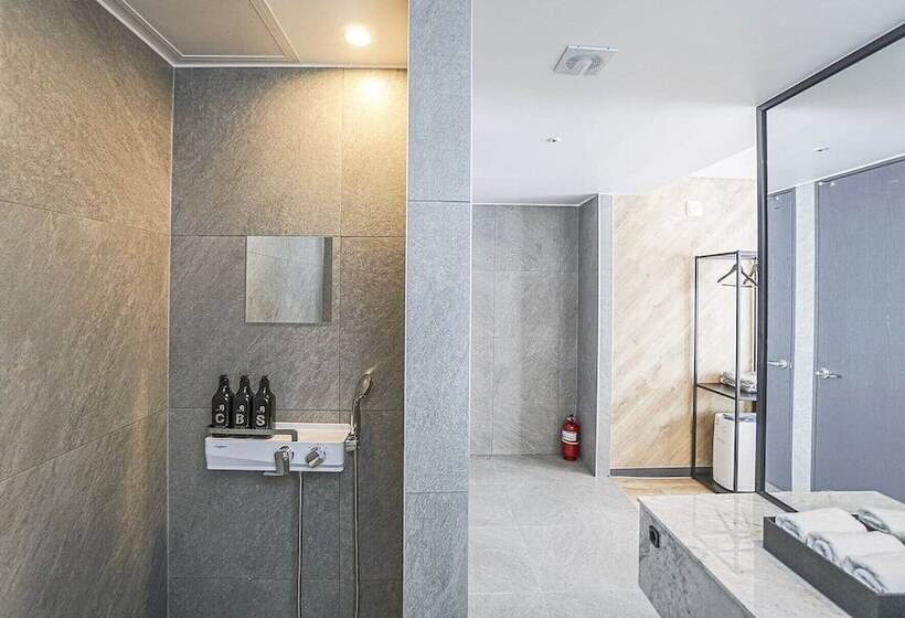 Wall Hotel Cheonan Cheongsu