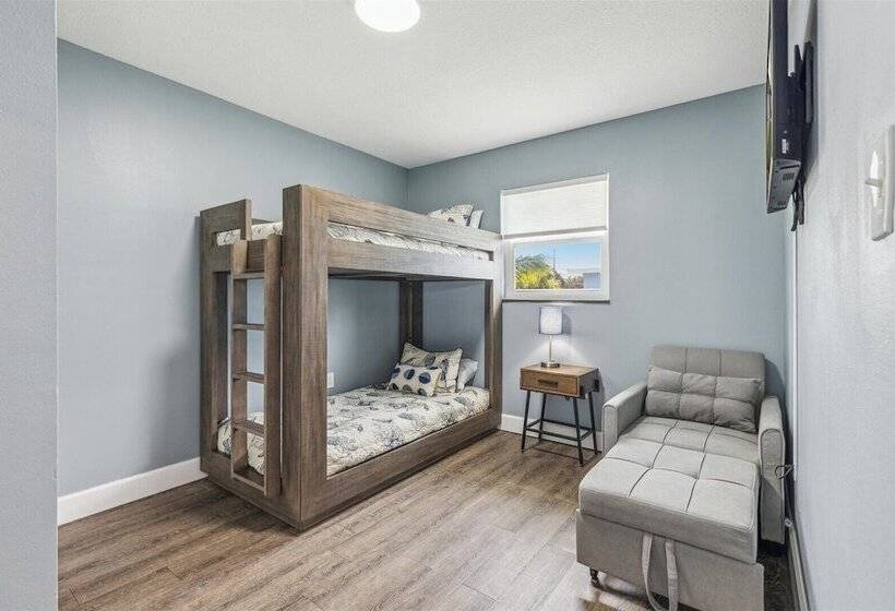 106 La Riviere Rd