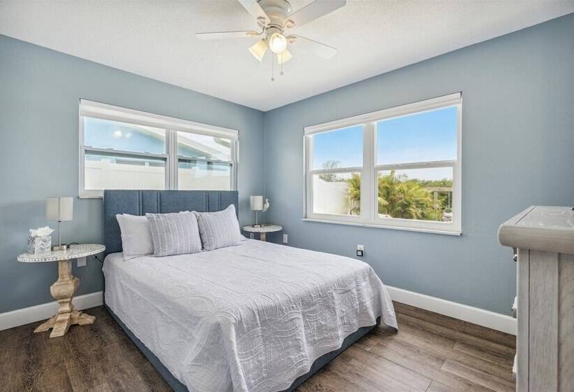 106 La Riviere Rd