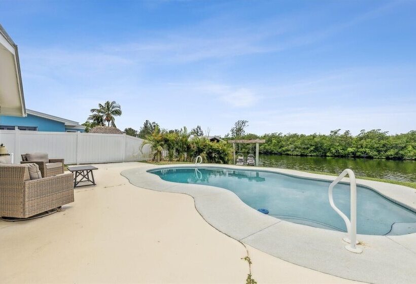 106 La Riviere Rd