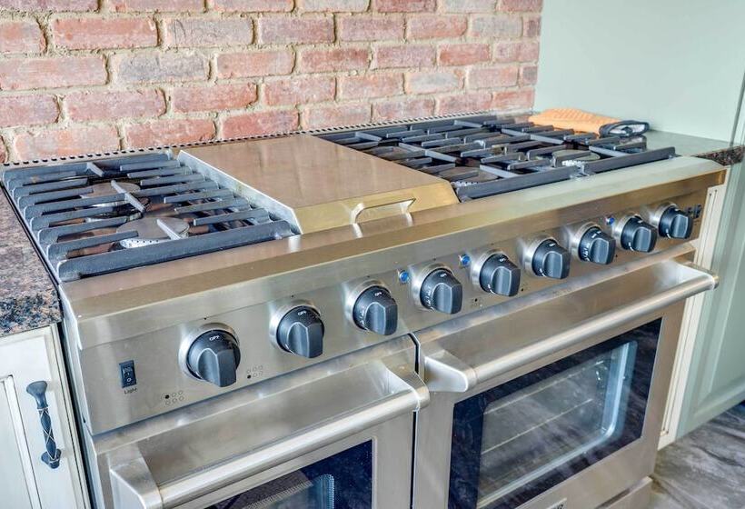 Family Friendly Utah Home: Deck, Mountain Views!