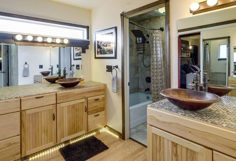 Family Friendly Utah Home: Deck, Mountain Views!