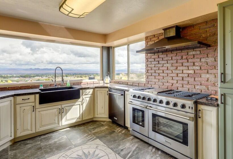 Family Friendly Utah Home: Deck, Mountain Views!